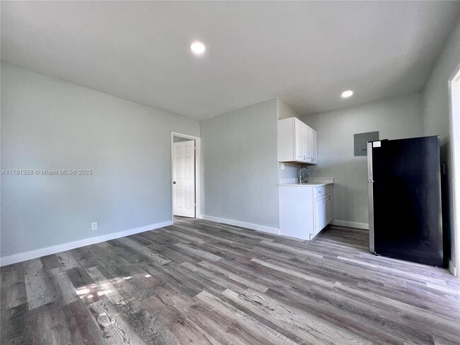 Building Photo - 2901 NW 18th St