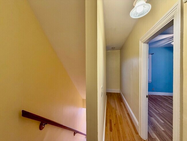 Building Photo - 12 Hall Pl