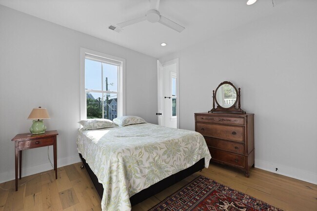 Building Photo - Elevated Charleston Charmer
