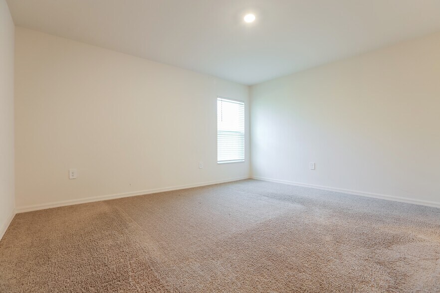 Building Photo - 5725 Centro Ave