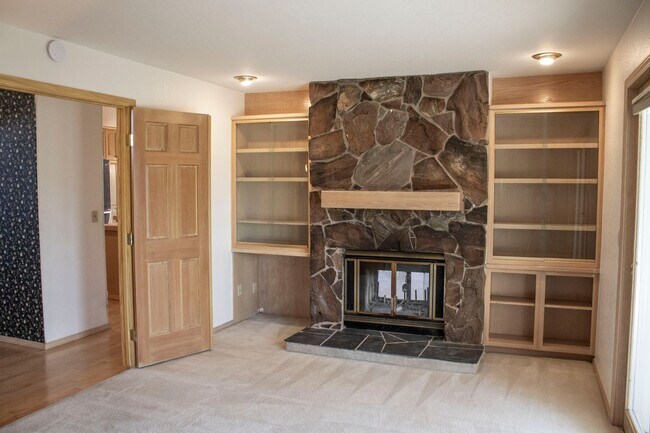 Building Photo - Custom home in Southwest Reno, 3 Bedrooms, 2 Bathrooms, Large Garage