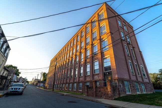 Building Photo - 149 Wilson St