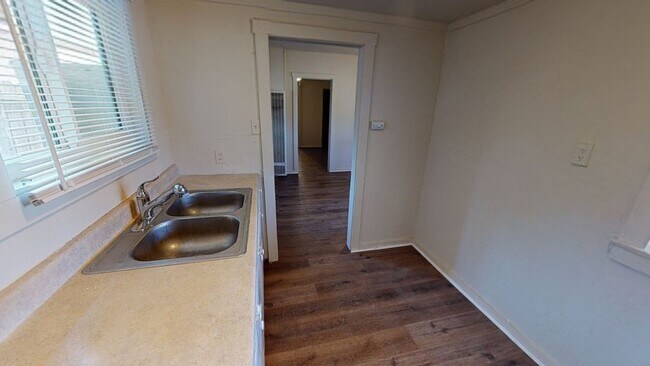 Building Photo - Available Now! Single Family 1/1 home for lease with large lot and 1 car garage!