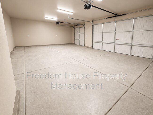 Building Photo - 641 Intrepid St