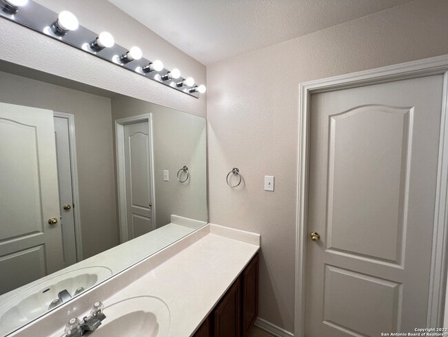 Building Photo - 1303 Bluff Forest