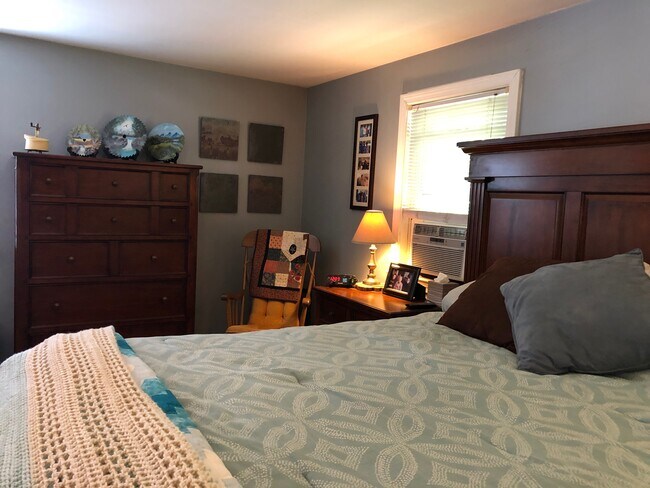 Building Photo - 112 Rowe St