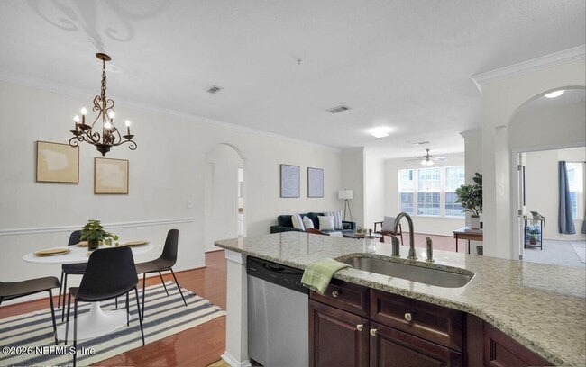 Building Photo - 13810 Sutton Park Dr N