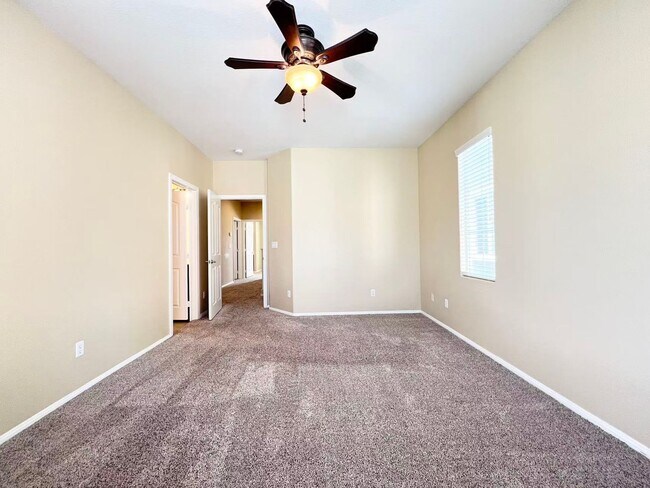 Building Photo - Welcome to this well-maintained 3-bedroom, 2.5-bath home