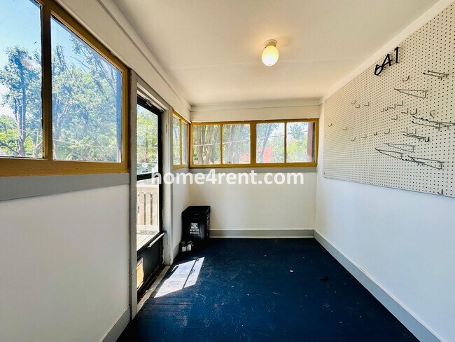 Building Photo - Beautiful, KCMO Home with Historic Charm, Updated Kitchen, Wood Floors and a Fenced Yard!