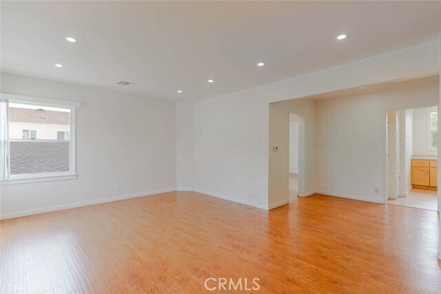 Building Photo - 336 W Lexington Dr