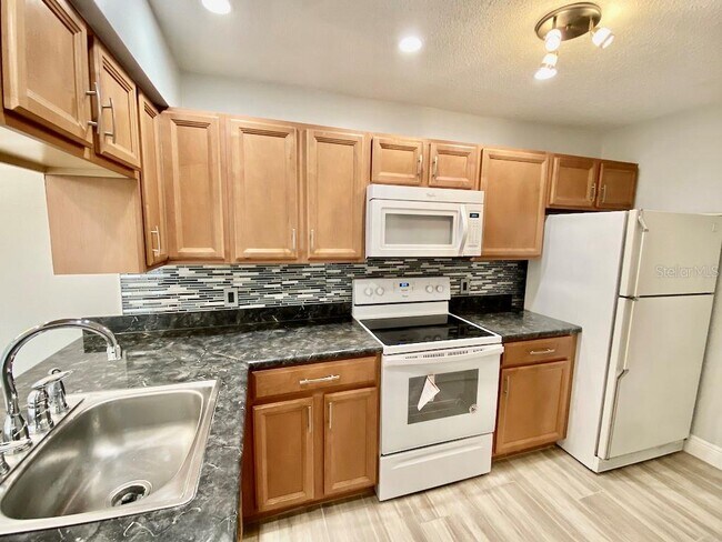 Building Photo - 6126 Curry Ford Rd