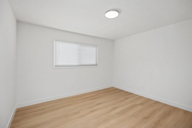 Building Photo - Coastal Living at Its Finest! Fully Remodeled!