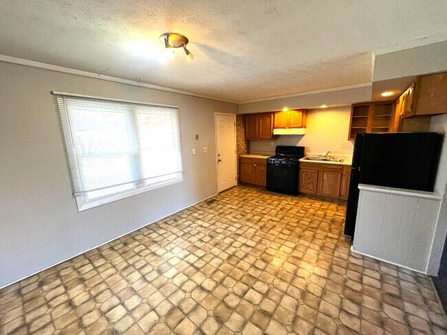 Building Photo - 4322 N Edmondson Ave