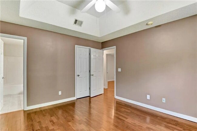 Building Photo - 127 Lauren Ln