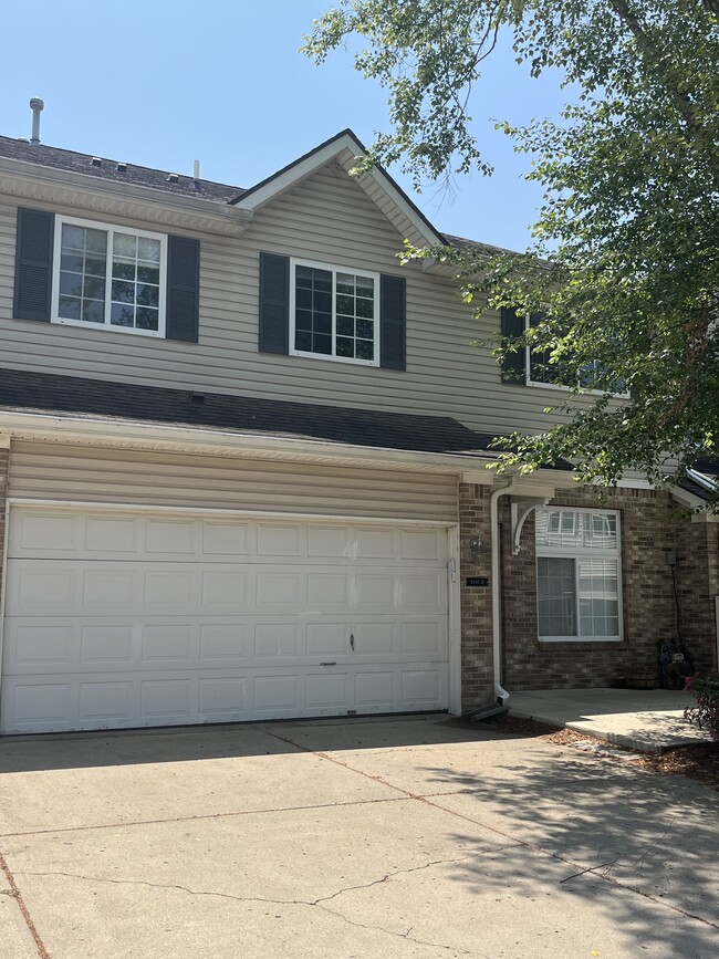 Primary Photo - 9355 Villa Creek Dr