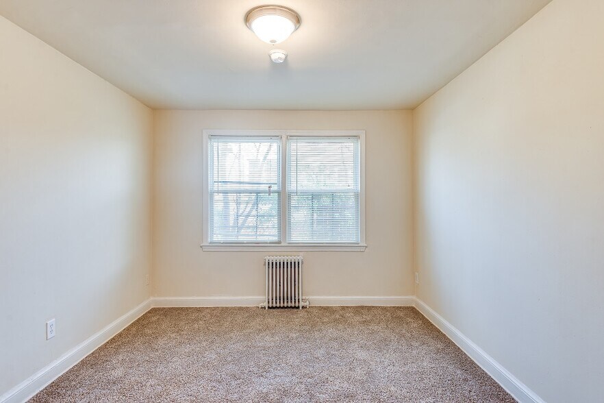 Building Photo - 3320 11th Pl SE