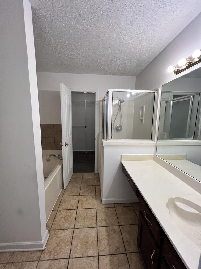Building Photo - 5760 Pecan Trce