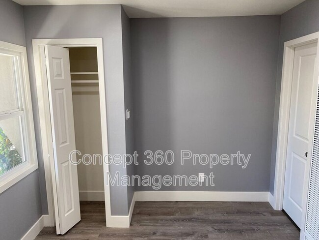Building Photo - 4154 N Business St