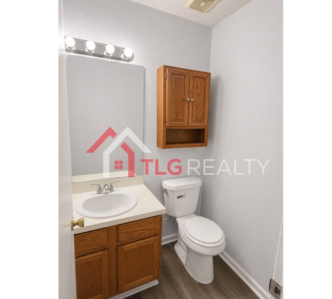 Building Photo - 3821 Rosedown Dr