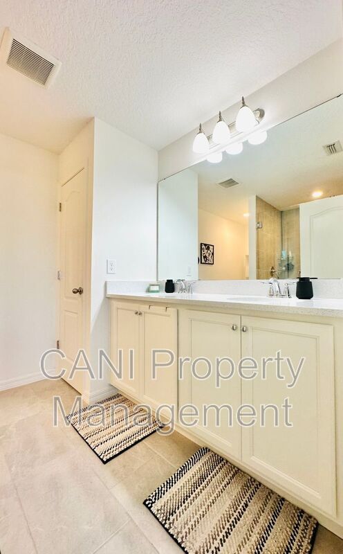 Building Photo - 745 Benoi Dr