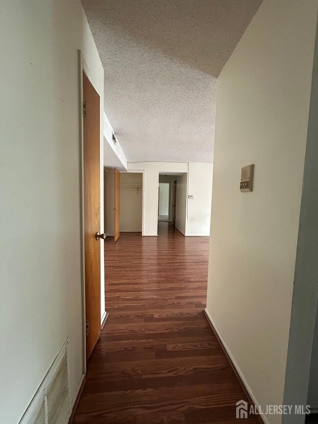 Building Photo - 517 Edison Glen Terrace