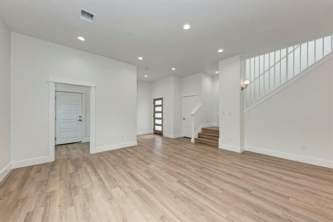 Building Photo - 401 Delmar Ave