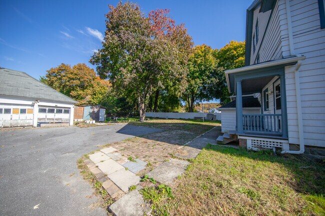 Building Photo - 32 Linnell St