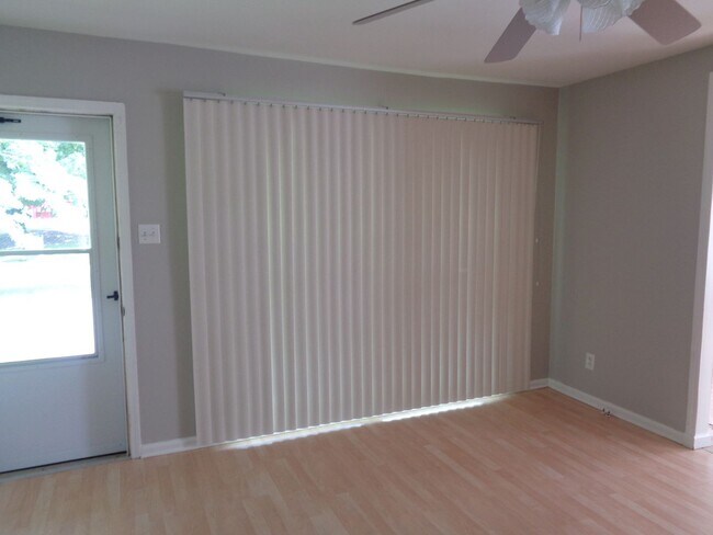 Building Photo - 4800 Crestmont Dr