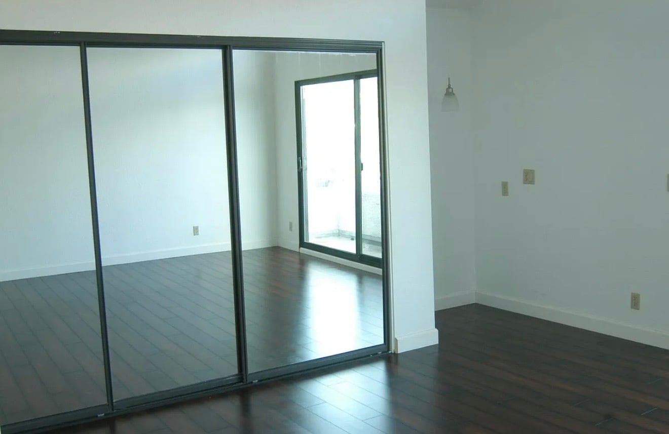 Building Photo - 1425 Columbia Dr
