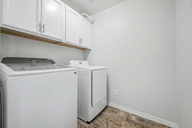 Building Photo - 2934 N 71st Pl