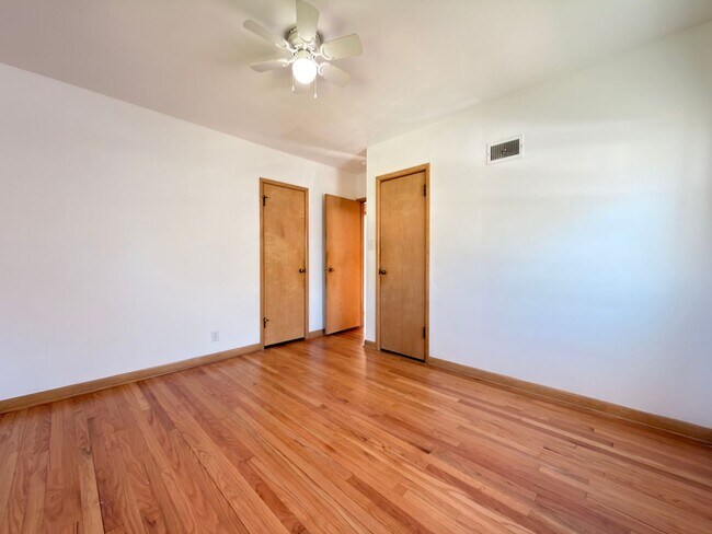 Building Photo - $1,450 | 2 Bedroom 1 Bath Home | Washer & Dryer | Garage