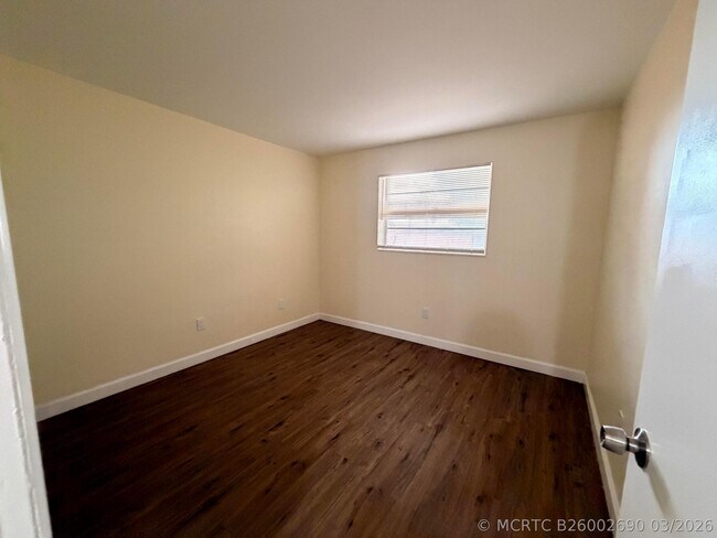 Building Photo - 1505 Crescent Cir