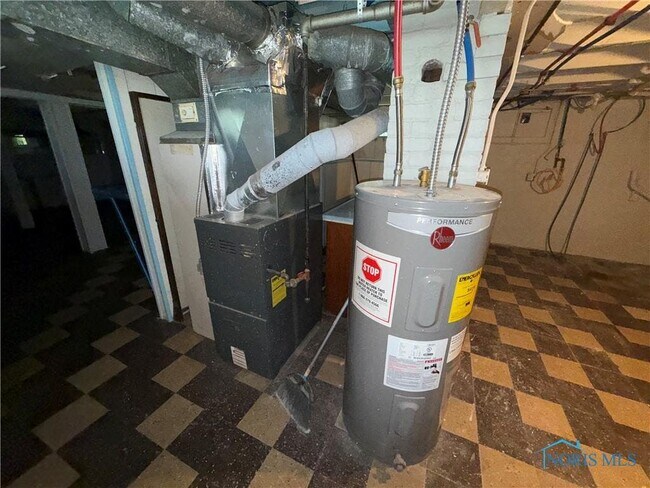 Building Photo - 3319 Maple St