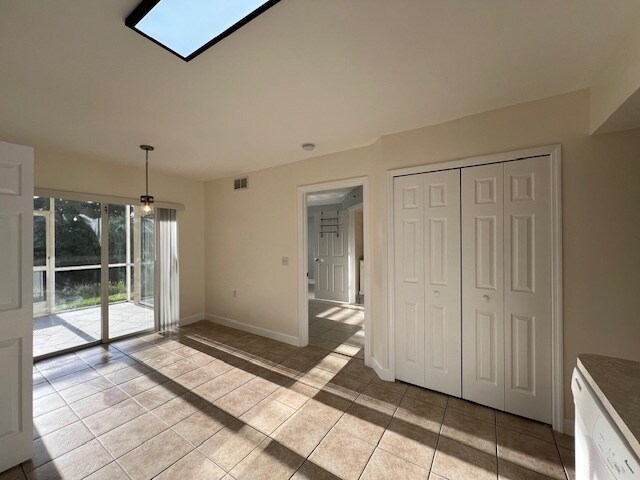 Building Photo - 4935 Sandra Bay Dr