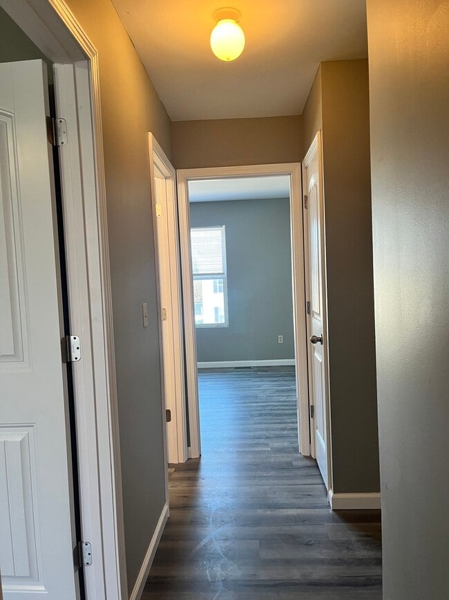 Building Photo - 410 Briden