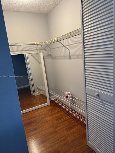 Building Photo - 341 W Park Dr