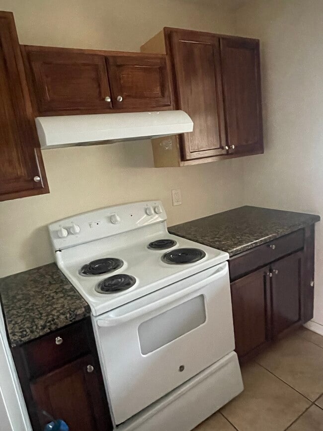 Building Photo - 1301 E Lyon St