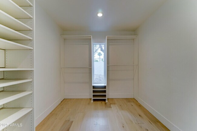 Building Photo - 4331 E Avalon Dr