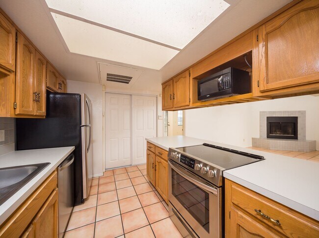 Building Photo - 2BR-2BATH  IN SOUGHT AFTER TWELVE HUNDRED RIVER CONDOS