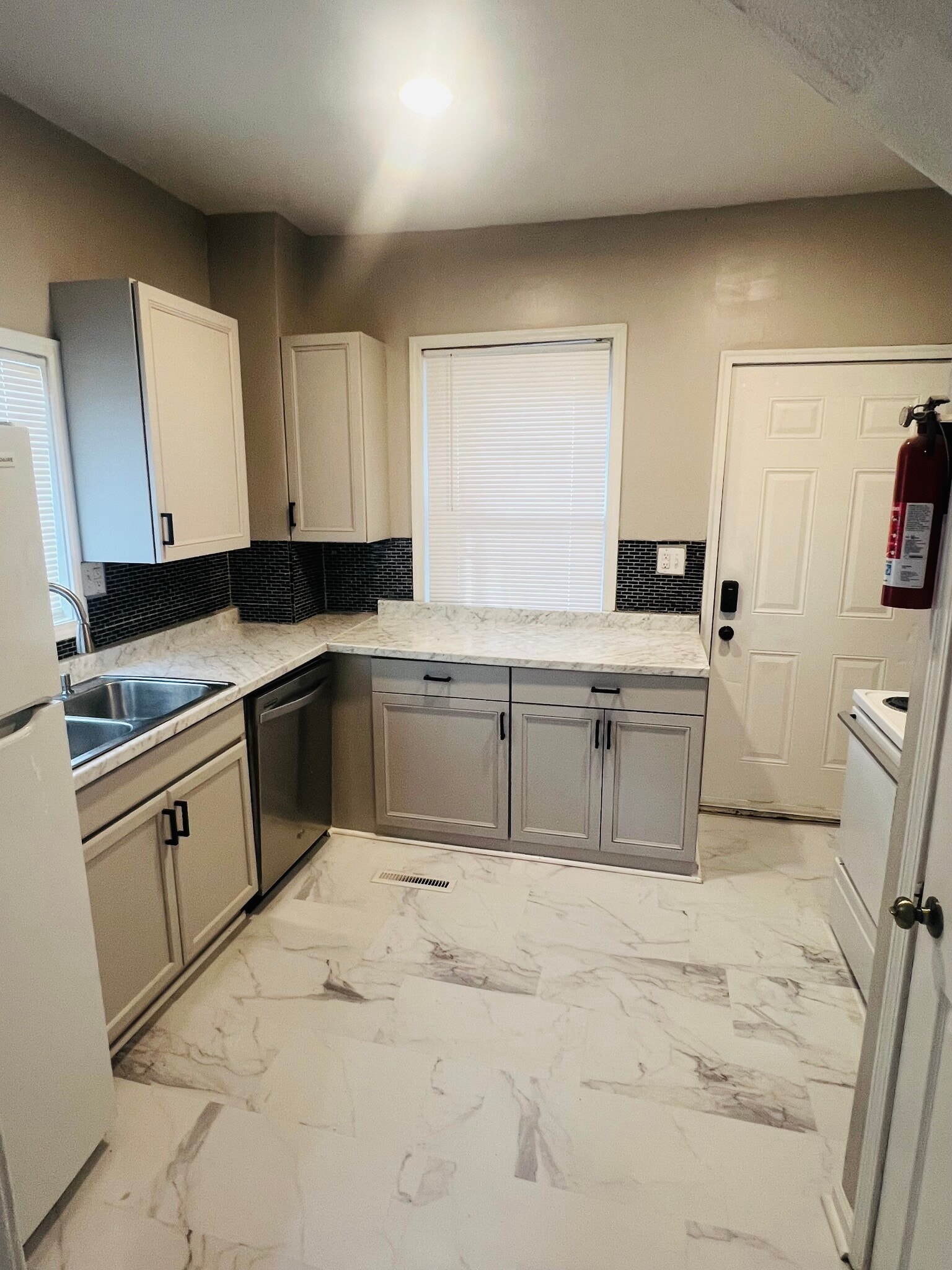 Kitchen - 242 N 8th St