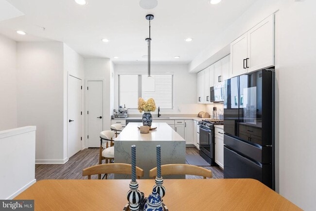 Building Photo - 2006 Northbank Pl