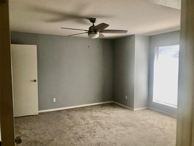 Building Photo - 3150 Walnut Bend Ln