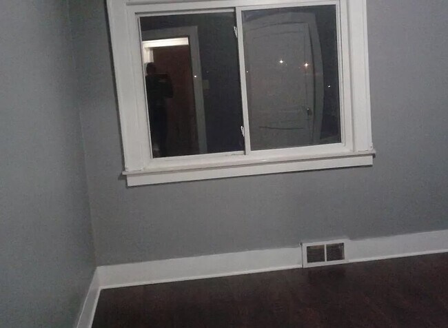 Building Photo - ELEGANT HOME