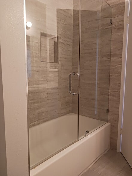 Building Photo - 719 N Eucalyptus Ave