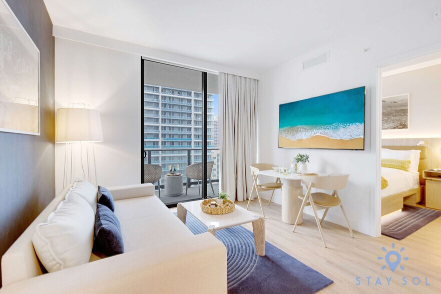 Building Photo - 601 NE 1st Ave