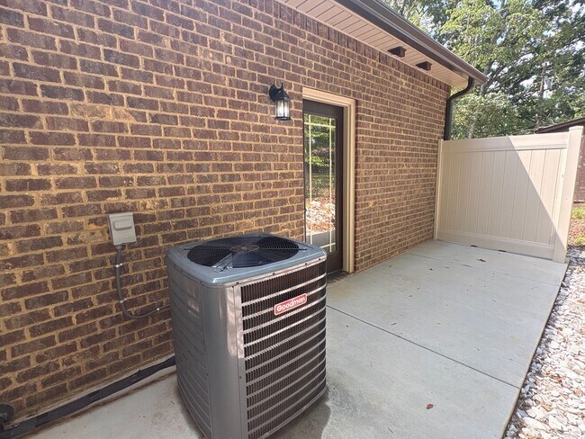 Building Photo - 513 Westend Cir