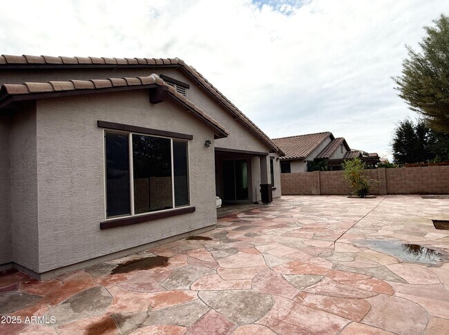 Building Photo - 2472 E Mead Dr