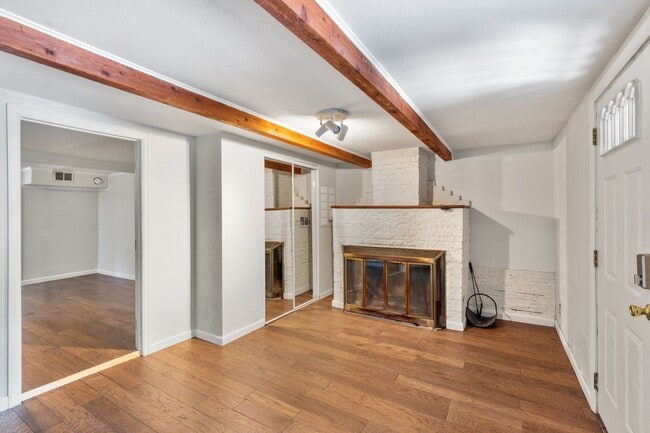 Building Photo - 135 S Path