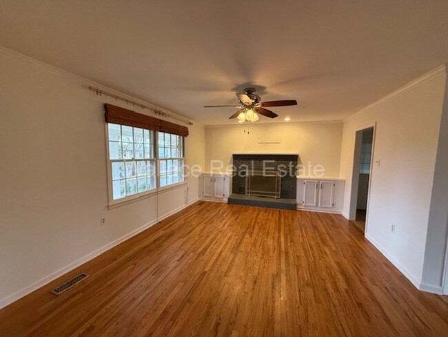 Building Photo - LOVELY 3 BEDROOM HOUSE IN ROCKY HILL!!