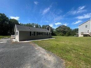 Building Photo - 980 Lakes Rd